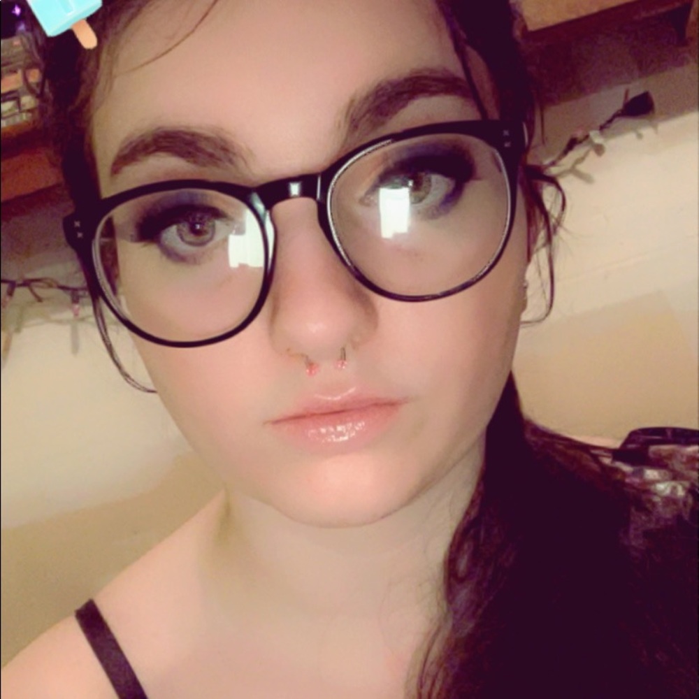 Meet your Posher, Lacee